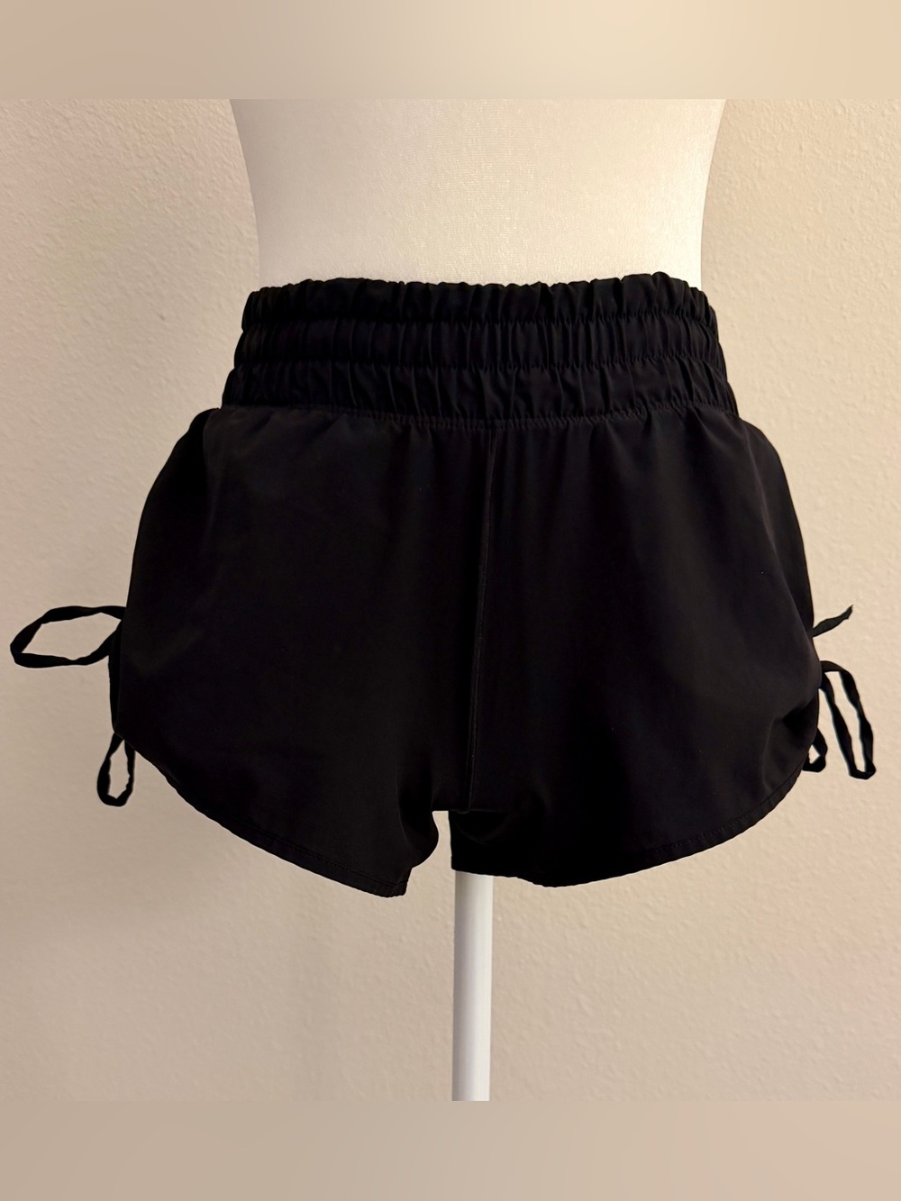OFFLINE by Aerie Ruched Hot Stuff Shorts Black Size XS EUC